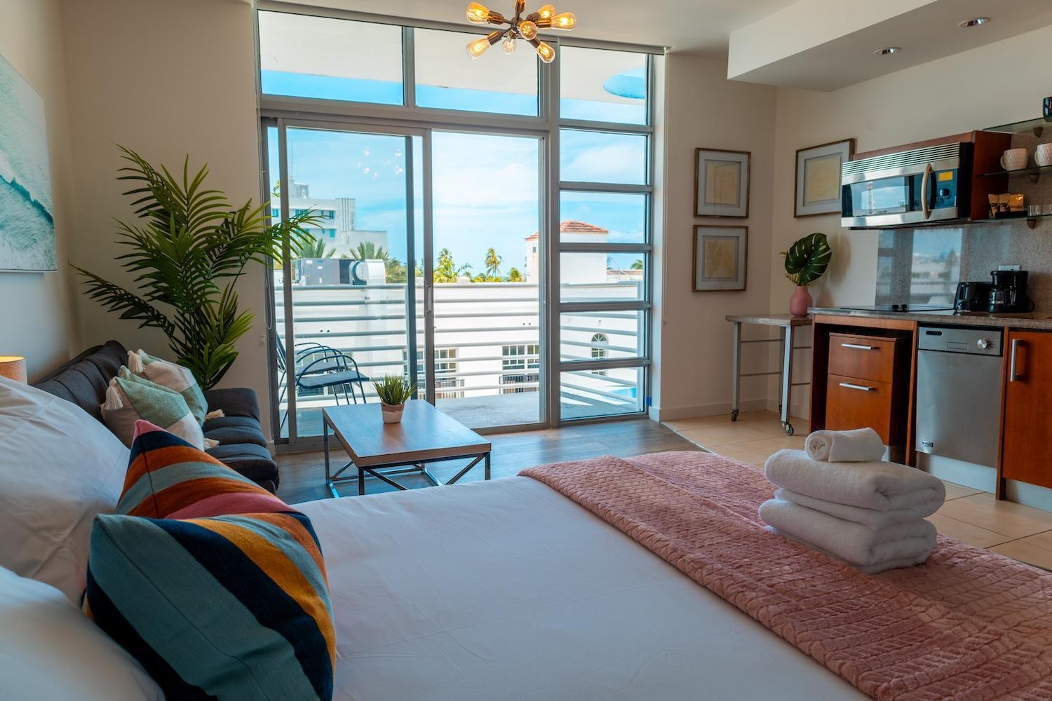 Suite With Rooftop-Pool And Bar On Ocean Dr Miami Beach Exterior photo